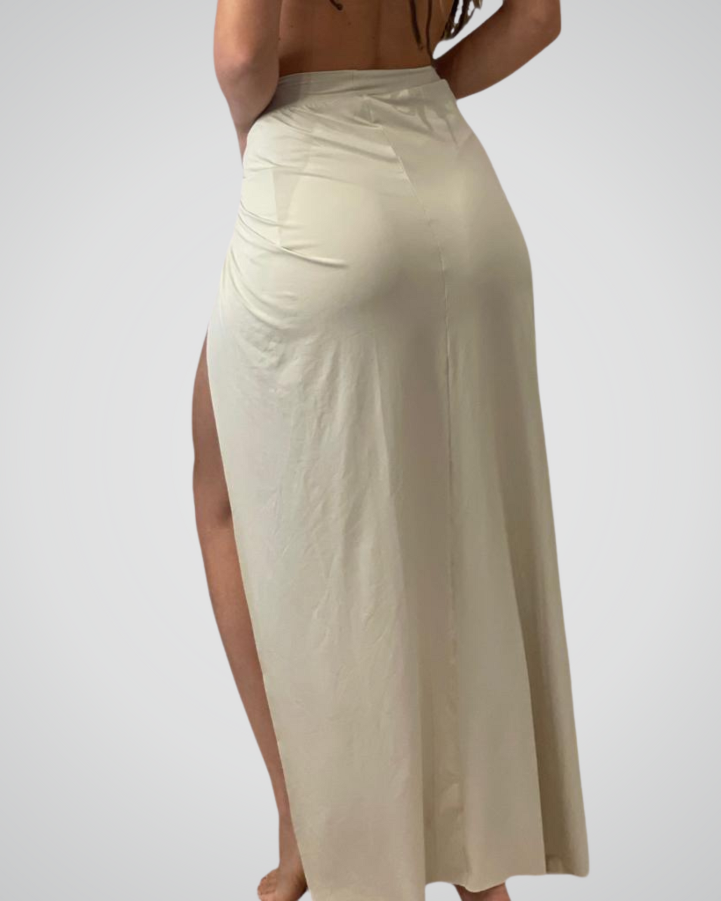 Beach skirt with off-white knot